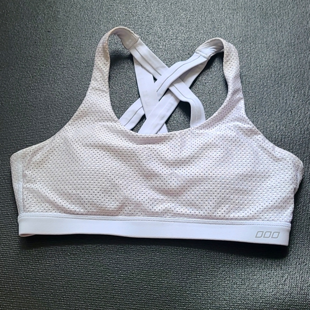 Lorna Jane sorts bra